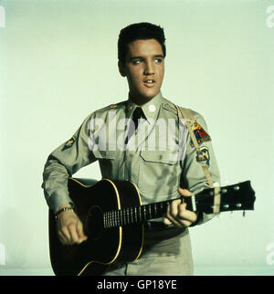 Elvis Presley *** lokalen Caption *** 1960 - G.I. Blues, 1960er, 1960er Jahre, Film, G.I, G.I. Blues, Gitarre, Gitarrist, Porträt, Cafe Europa Stockfoto