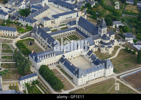 LUFTAUFNAHME. Königliche Abtei von Fontevraud. Fontevraud-l'Abbaye, Maine-et-Loire, Pays de la Loire, Frankreich. Stockfoto