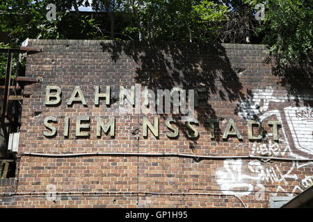 Bahnhof Siemensstadt in Berlin Stockfoto