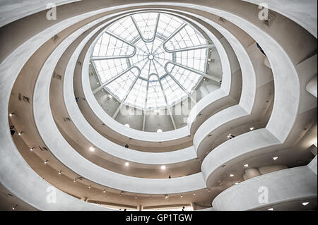 Im Inneren das Guggenheim Museum, New York nachschlagen Stockfoto