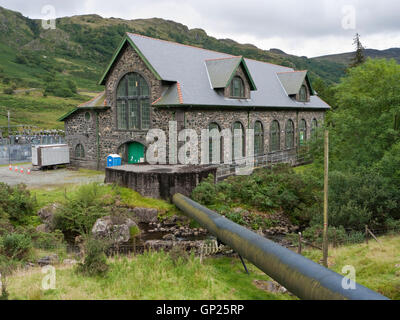 CWM Dyli hydroelektrischen Kraftwerk Nant Gwynant am Fuße des Snowdon nutzt Wasser von Llyn Llydaw, um Strom zu erzeugen Stockfoto