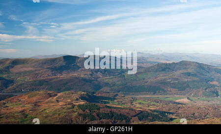 Blick zum Snowdon und der Snowdonia National Park, über die Afon Mawddach und Rhinog Berge von Cadair Idris Stockfoto