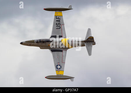 Greg Colyer Piloten eine Lockheed T-33 Shooting Star während einer 2016 Luft zeigen Leistung in Hillsboro, Oregon. Stockfoto