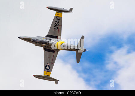 Greg Colyer Piloten eine Lockheed T-33 Shooting Star während einer 2016 Luft zeigen Leistung in Hillsboro, Oregon. Stockfoto