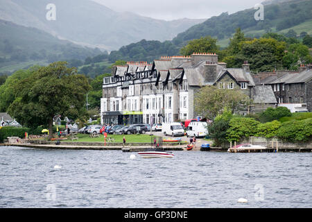 Blick auf den Ufern des Lake Windermere, Großbritannien Stockfoto