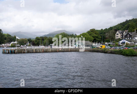 Blick auf den Ufern des Lake Windermere, Großbritannien Stockfoto