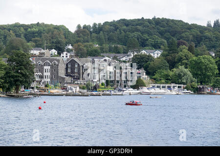 Blick auf den Ufern des Lake Windermere, Großbritannien Stockfoto