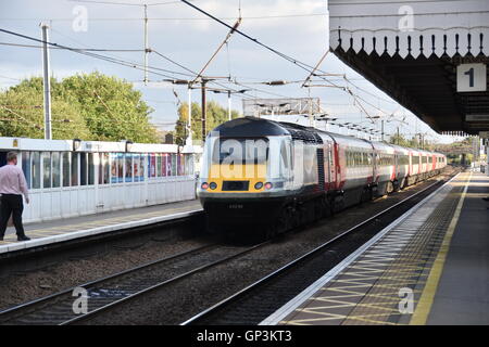 Ein HST der Klasse 43 führt durch den Bahnhof Newark Northgate. Stockfoto