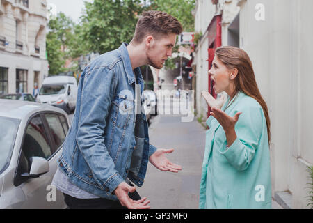 Skandal, Problem zwischen jungen Paar, Schwierigkeiten, Beziehungen, Konflikte in Familie Stockfoto