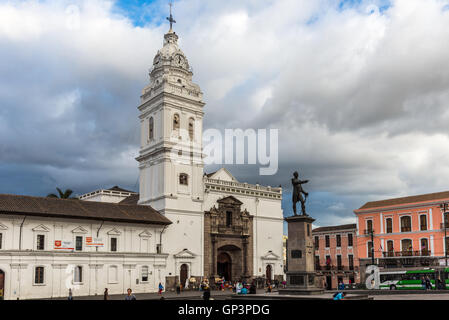 Plaza Santo Domingo, mit Statue, fangen Sie Marschall Antonio José de Sucre. Quito, Ecuador. Stockfoto