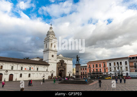 Plaza Santo Domingo, mit Statue, fangen Sie Marschall Antonio José de Sucre. Quito, Ecuador. Stockfoto