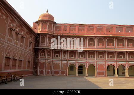 Blick auf Teil des Palastes Gehäuse Maharaj Sawai Mansingh II Museum, Stadtschloss, Jaipur, Rajasthan, Indien, Asien Stockfoto