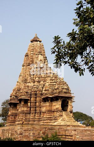 Prächtige Kandariya Mahadev Tempel unter westlichen Gruppe der Tempel, Khajuraho, Madhya Pradesh, Indien, Asien Stockfoto