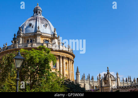 Ein Blick auf die herrliche Architektur des Radcliffe Camera entworfen von James Gibbs - das Gebäude ist Teil der Universität von Oxford. Stockfoto