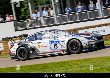 2016 BMW M6 GT3 mit Fahrer Duncan Huisman auf die 2016 Goodwood Festival of Speed, Sussex, UK Stockfoto