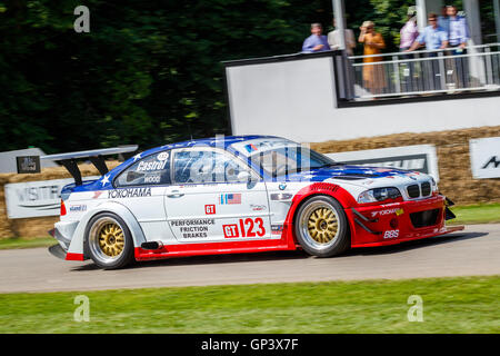 2000 BMW M3 GTR mit Fahrer Ric Wood in 2016 Goodwood Festival of Speed, Sussex, UK Stockfoto