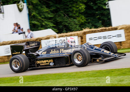 1985 Lotus-Renault 97T mit Fahrer Katsuaki Kubota auf die 2016 Goodwood Festival of Speed, Sussex, UK Stockfoto