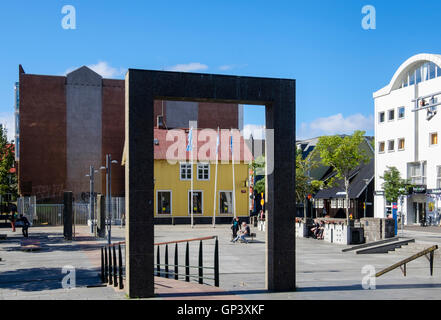 Ruhigen Straßenszene in Innenstadt Fußgängerzone Stadtplatz. Finden, Reykjavik, Island Stockfoto