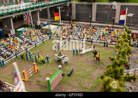 Ein Besuch im Miniatur Wunderland die größte Modelleisenbahn der Welt Hamburg Deutschland Nordeuropa Stockfoto