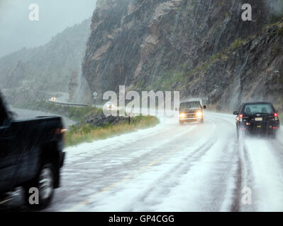 Windschutzscheibe Perspektive von einem Sommer Hagel & Regen Sturm, Big Horn Sheep Canyon, zentralen Colorado, USA Stockfoto