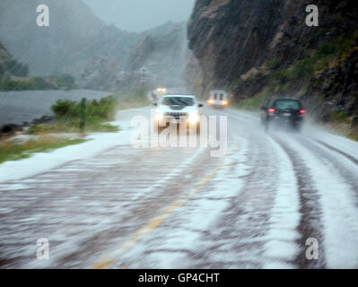 Windschutzscheibe Perspektive von einem Sommer Hagel & Regen Sturm, Big Horn Sheep Canyon, zentralen Colorado, USA Stockfoto