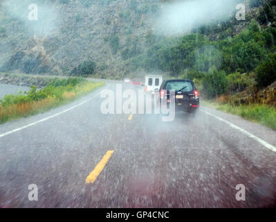 Windschutzscheibe Perspektive von einem Sommer Hagel & Regen Sturm, Big Horn Sheep Canyon, zentralen Colorado, USA Stockfoto