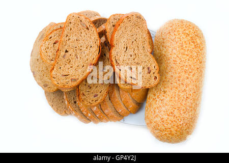 Komposition mit Brot und Brötchen, isoliert auf weiss Stockfoto