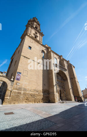 HARO, LA RIOJA, Spanien - 31. August 2016: Santo Tomás Pfarrkirche in Haro, La Rioja. Die Stadt ist bekannt für seinen feinen Rotwein ein Stockfoto