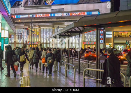 Pendler in Shinagawa Bahnhof Station, Tokyo, japan Stockfoto