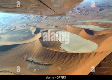 Sossusvlei: Fliegen über die Namib Wüste Stockfoto