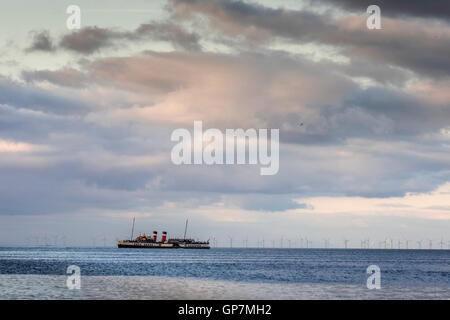 Der letzte seetüchtige Raddampfer Welt der Waverley in Llandudno. Clwyd Nordwales. Stockfoto