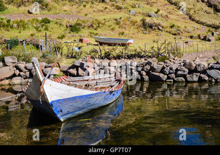 Hügelige Dorf auf der Insel Taquile im Titicacasee, Puno, Peru Stockfoto