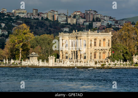 Kucuksu Pavillon befindet sich im Stadtteil Kucuksu von Beykoz Bezirk am asiatischen Ufer des Bosporus, Istanbul, Türkei Stockfoto