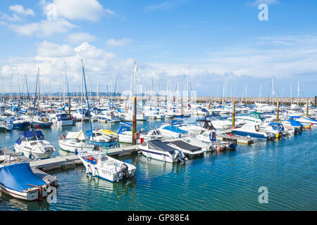 Brixham Hafen Brixham Devon Yachten und Vergnügungsboote in Brixham Marina Brixham Devon England GB Europa Stockfoto