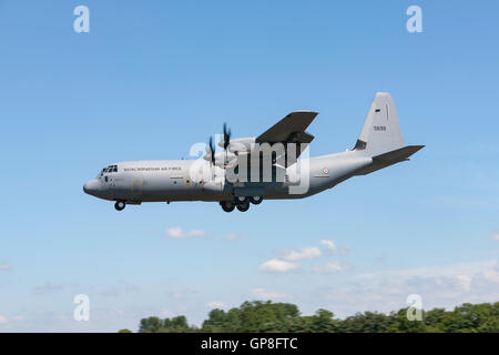 Königliche Norwegische Luftwaffe Lockheed C-130J-30 Hercules Transportflugzeuge Stockfoto