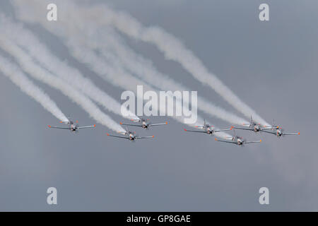 Polnische Luftwaffe (Sily Powietrzne) PZL-Okecie PZL-130TC-2 Orlik Flugzeuge aus der Kunstflugstaffel "Orlik" Stockfoto