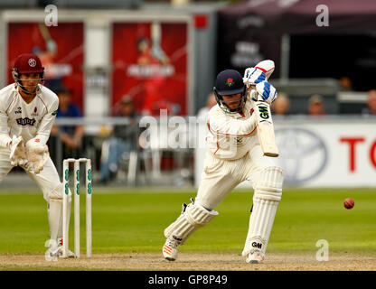 Old Trafford, Manchester, UK. 02. Sep, 2016. Specsavers County Championship. Lancashire versus Somerset. Lancashire-Allrounder spielt Jordan Clark auf die Seite. Bildnachweis: Aktion Plus Sport/Alamy Live-Nachrichten Stockfoto