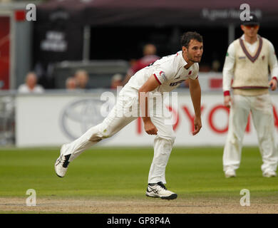 Old Trafford, Manchester, UK. 02. Sep, 2016. Specsavers County Championship. Lancashire versus Somerset. Somerset Allrounder Lewis Gregory bowling. Bildnachweis: Aktion Plus Sport/Alamy Live-Nachrichten Stockfoto