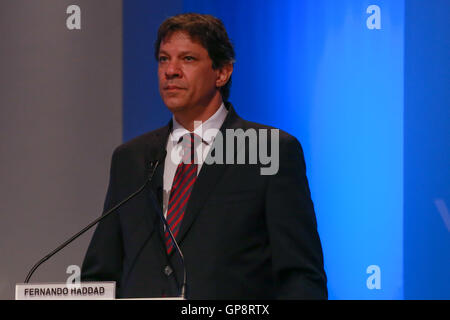 Osasco, Brasilien. 02. Sep, 2016. RedeTV fördert die zweite Aussprache mit den Kandidaten der Stadt São Paulo am Sitz Netze in der Avenida Presidente Kennedy, 2869, Vila Sao Jose Osasco (SP) befindet sich in der Nacht vom Freitag (02). Abgebildeten Kandidaten Fernando Haddad. © Jales Valquer/FotoArena/Alamy Live-Nachrichten Stockfoto