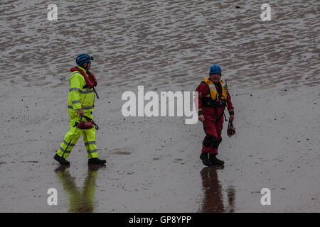 Morecambe Bay, Lancashire, UK. 3. Sep, 2016. Küstenwache und Rettungsboot Suche nach vermisster Person in Morecambe Bay Credit: David Billinge/Alamy Live News Stockfoto