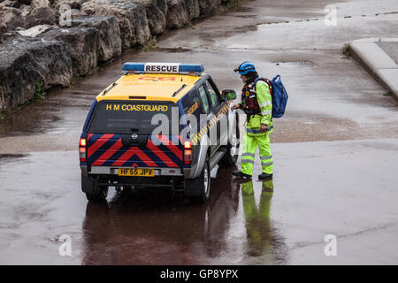 Morecambe Bay, Lancashire, UK. 3. Sep, 2016. Küstenwache und Rettungsboot Suche nach vermisster Person in Morecambe Bay Credit: David Billinge/Alamy Live News Stockfoto