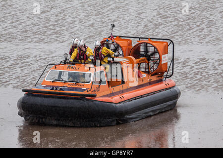 Morecambe Bay, Lancashire, UK. 3. Sep, 2016. Küstenwache und Rettungsboot Suche nach vermisster Person in Morecambe Bay Credit: David Billinge/Alamy Live News Stockfoto