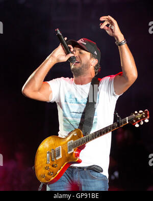 Chicago, Illinois, USA. 27. August 2016. Land Konzerthauses LUKE BRYAN im Wrigley Field in Chicago Illinois tritt © Daniel DeSlover/ZUMA Draht/Alamy Live News Stockfoto