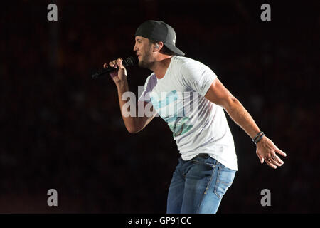 Chicago, Illinois, USA. 27. August 2016. Land Konzerthauses LUKE BRYAN im Wrigley Field in Chicago Illinois tritt © Daniel DeSlover/ZUMA Draht/Alamy Live News Stockfoto