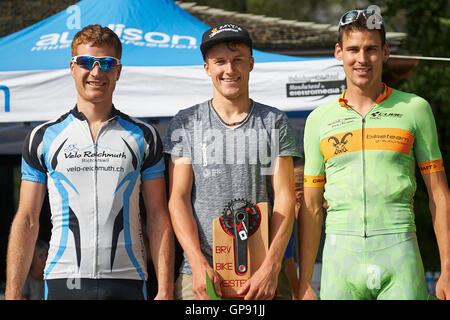 Landquart, Schweiz. 3. September 2016. Die Männer Podium (Ltr Sebastian Ostertag, Roger Jenni, Sandro Kessler) bei den Bündner Mountainbike-Meisterschaften in Landquart. Bildnachweis: Rolf Simeon/bildgebend.ch/Alamy Live-Nachrichten. Stockfoto