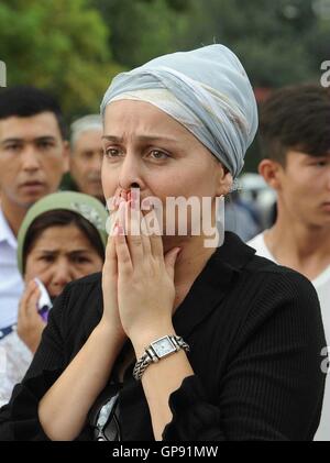 Samarkand, Usbekistan. 3. Sep, 2016. Eine Frau schreit nach dem Tod des verstorbenen Präsidenten des Usbekistan Islam Karimov in Samarkand, Usbekistan, am 3. September 2016. Die Beerdigung des verstorbenen Präsidenten des Usbekistan Islam Karimov fand in der historischen Stadt Samarkand, wo er geboren wurde. Bildnachweis: Sadat/Xinhua/Alamy Live-Nachrichten Stockfoto