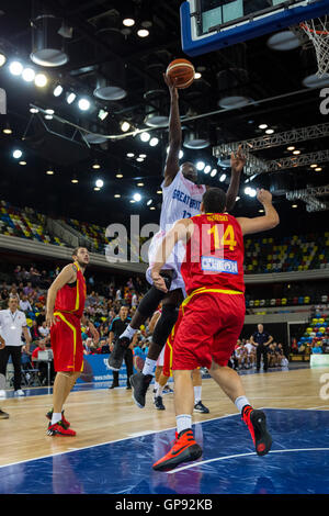 Copperbox Arena, London, UK, 3. September 2016. Eric Boateng (13) Sprünge bis zu Dunk den Ball. Großbritannien Gesicht das Team aus Mazedonien in der Euro-Korb-2017-Qualifikation unter Trainer Joe Prunty, wie sie wollen für ihr 4. Finalrunde aussehen in den letzten 5 Turniere zurück. Team GB gewinnen 96:79 Credit: Imageplotter News und Sport/Alamy Live News Stockfoto