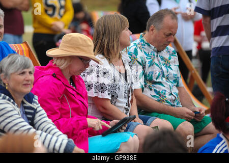 Queen Sie Elizabeth Olympic Park, UK - 03 Sep 2016 - wechselhaftes Wetter in London. Festivalbesucher bereitet Regen während National Paralympic Day und Liberty Festival Credit: Dinendra Haria/Alamy Live News Stockfoto