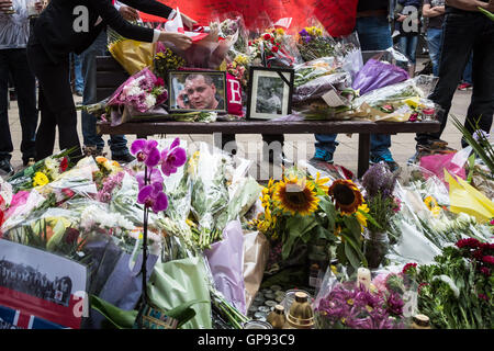 Essex, Harlow UK. 3. September 2016. Erinnerung Vigil und Einheit März organisiert von britischen Pole für Arkadiusz Jóźwik, bekannt als Arek, Fabrikarbeiterin Polnisch erschlagen in einem vermuteten Rassenhass Angriff in seiner angenommenen Haus von Harlow. Bildnachweis: Guy Corbishley/Alamy Live-Nachrichten Stockfoto