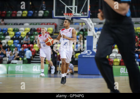 London, UK. 3.. September 2016. Team Gb Nr. 21 Alex Young mit dem Ball. Team GB spielen Mazedonien im Olympic Park, London, UK. Copyright Carol Moir/Alamy Live News. Stockfoto